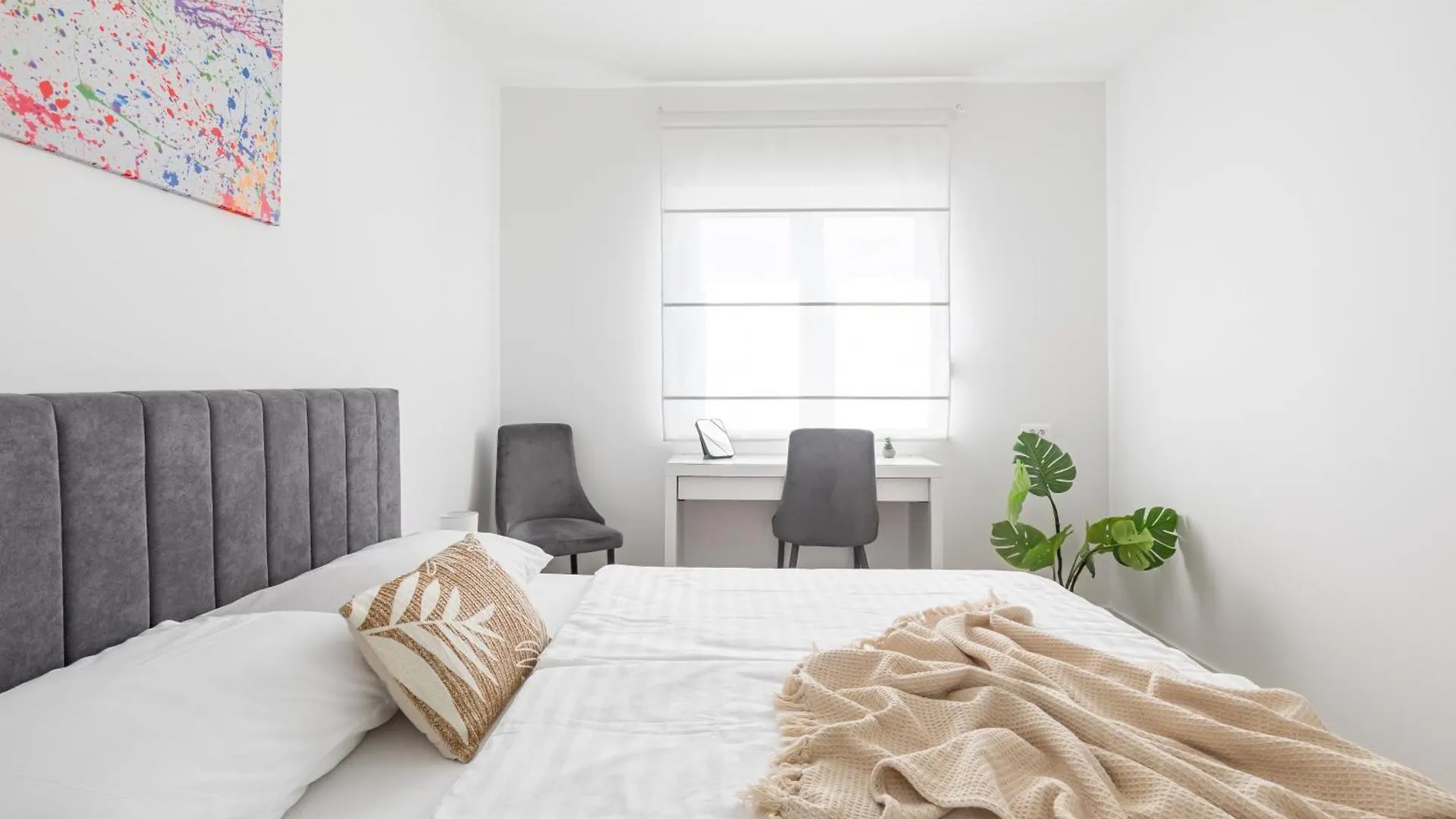 Did' Apartment Split
