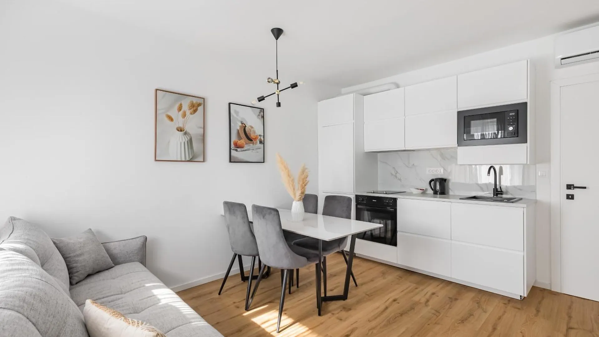 Did' Apartment Split
